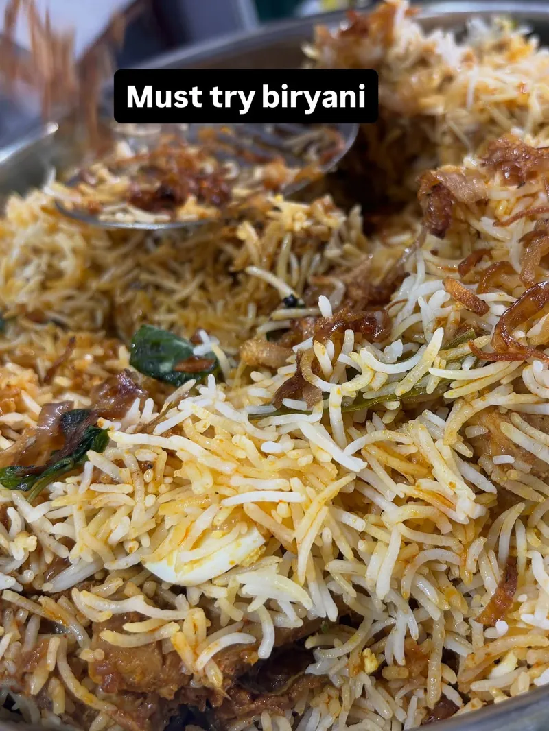 Malvani Kombdi Vade Thali